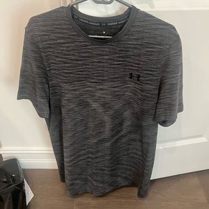 Men’s Large Active Wear Under Armour Shirt